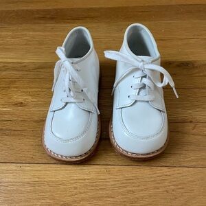 Stride Rite White Leather Shoes size 8